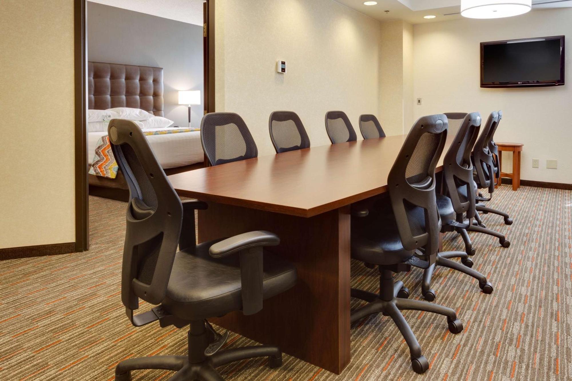 Drury Inn & Suites Columbia Stadium Boulevard Экстерьер фото