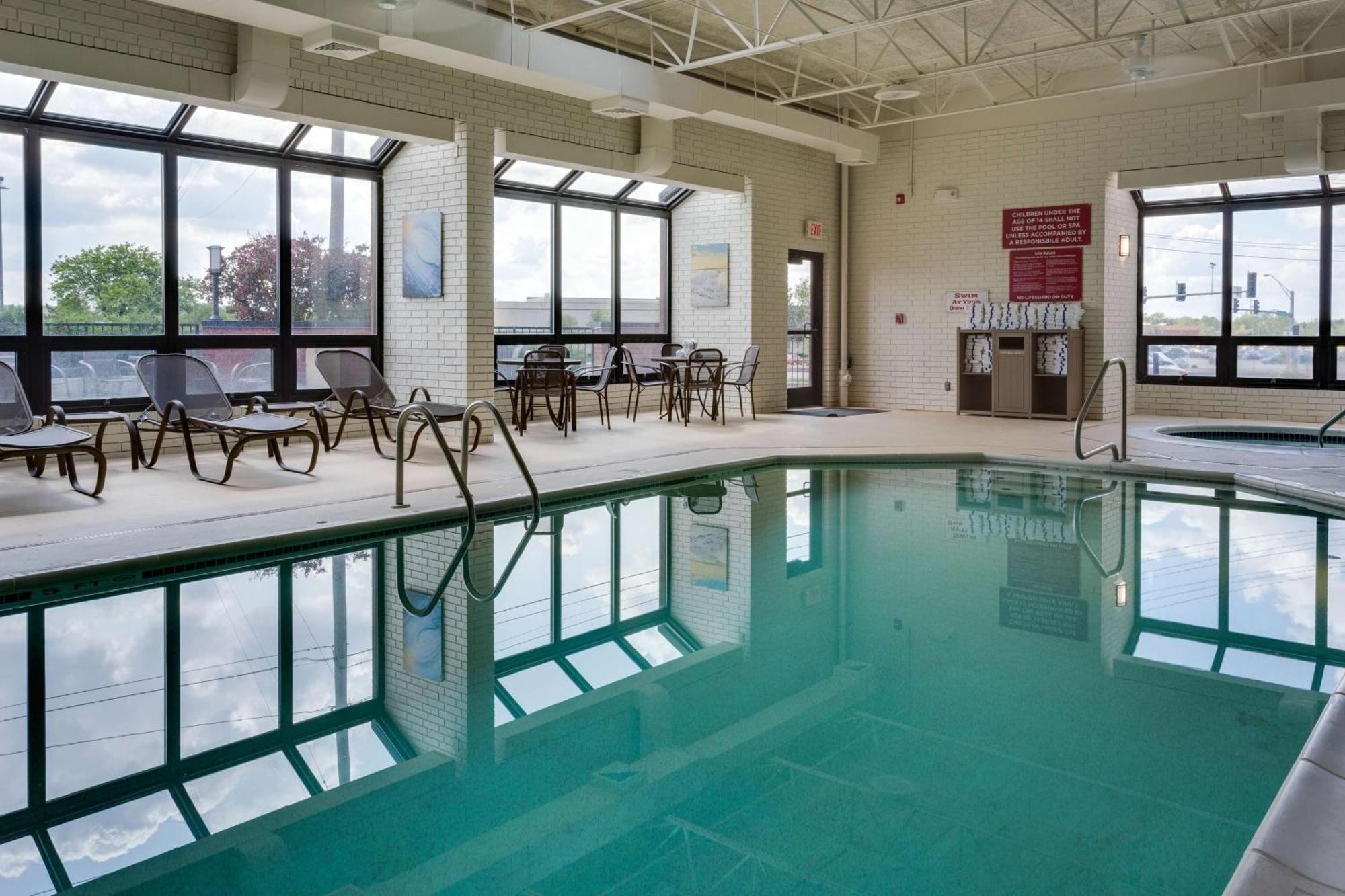 Drury Inn & Suites Columbia Stadium Boulevard Экстерьер фото