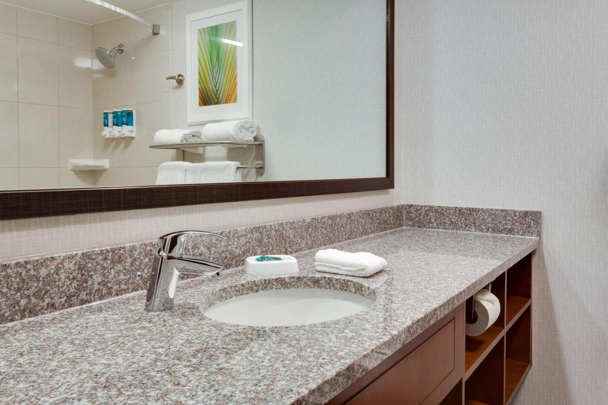 Drury Inn & Suites Columbia Stadium Boulevard Экстерьер фото