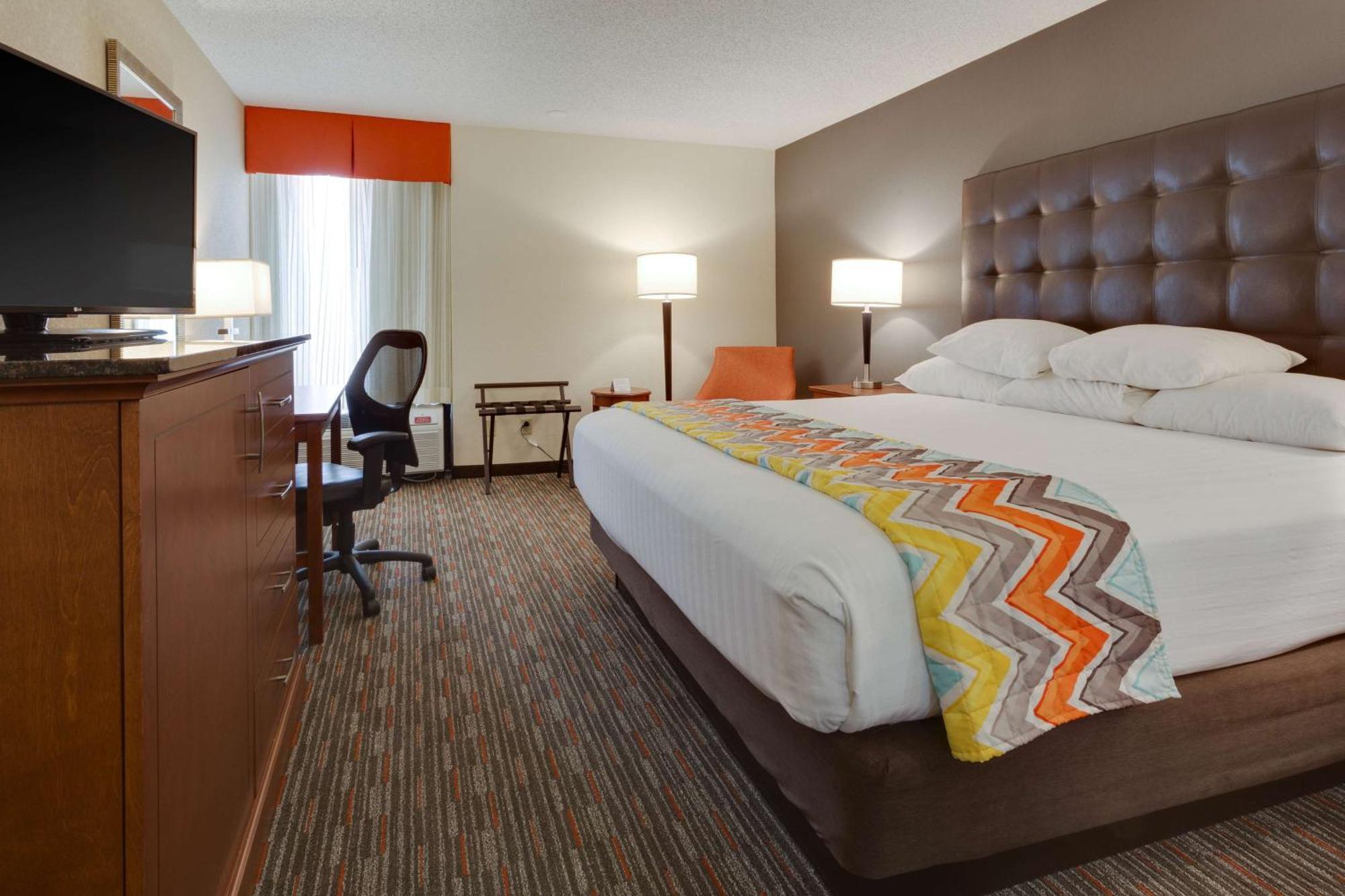 Drury Inn & Suites Columbia Stadium Boulevard Экстерьер фото