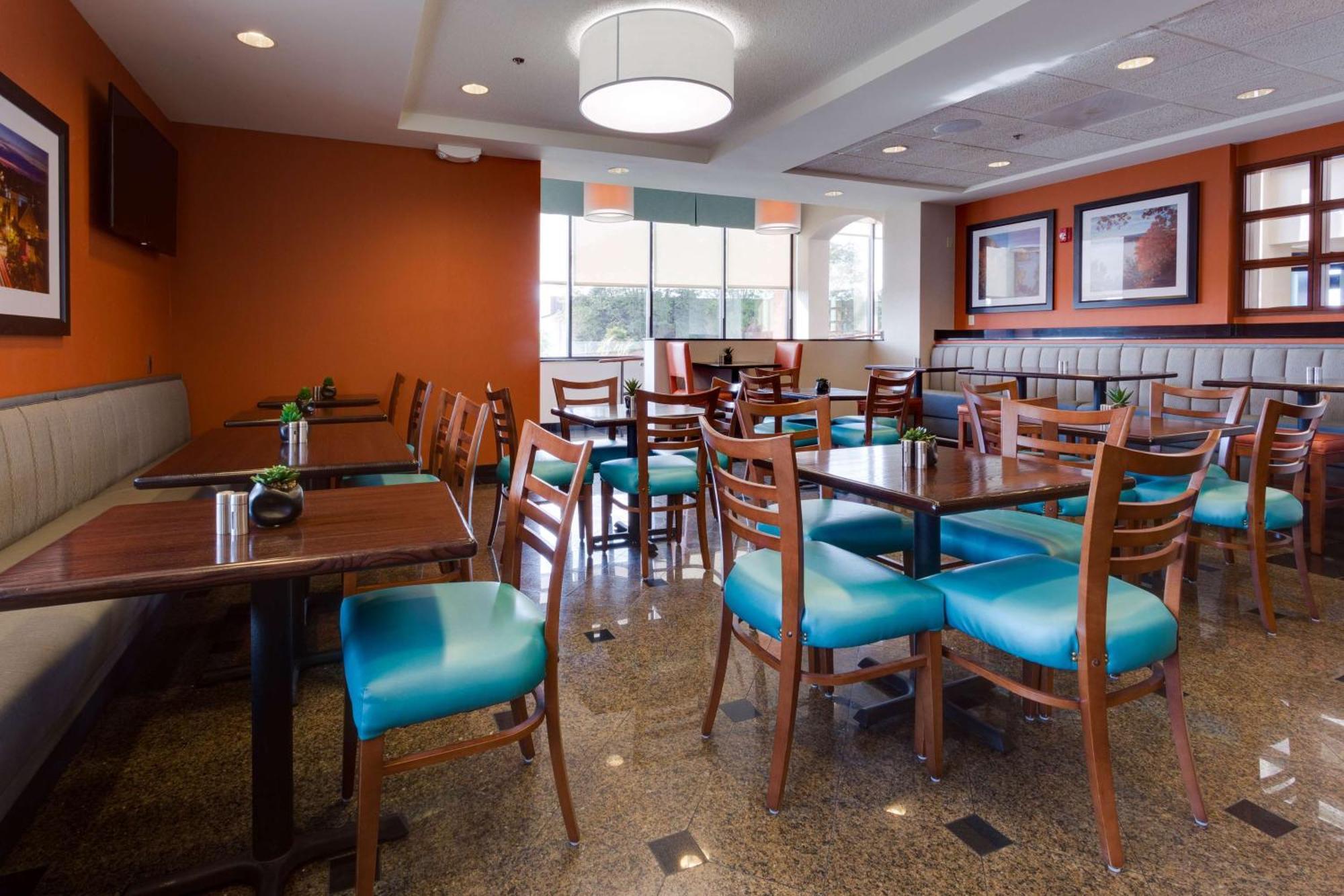 Drury Inn & Suites Columbia Stadium Boulevard Экстерьер фото