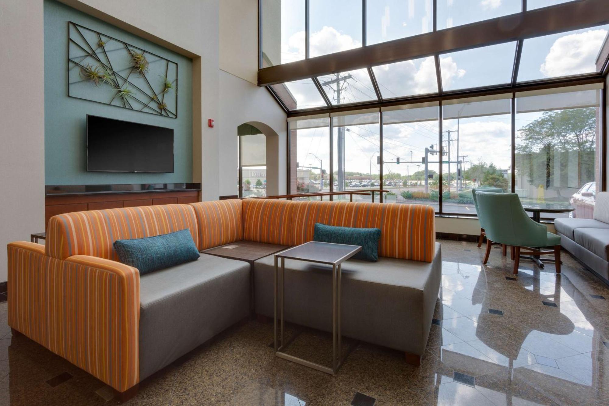 Drury Inn & Suites Columbia Stadium Boulevard Экстерьер фото