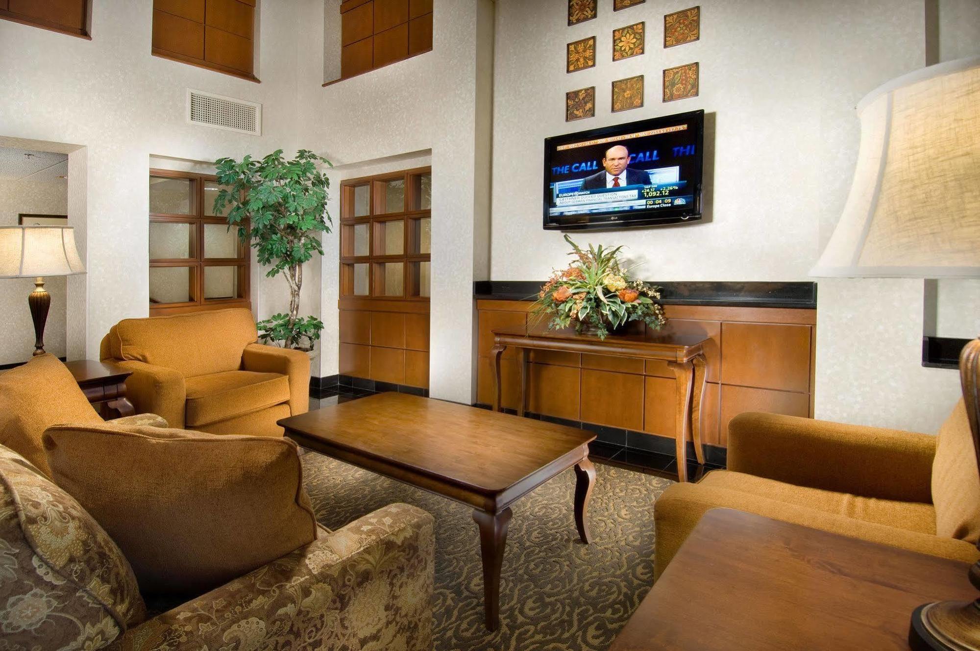 Drury Inn & Suites Columbia Stadium Boulevard Экстерьер фото