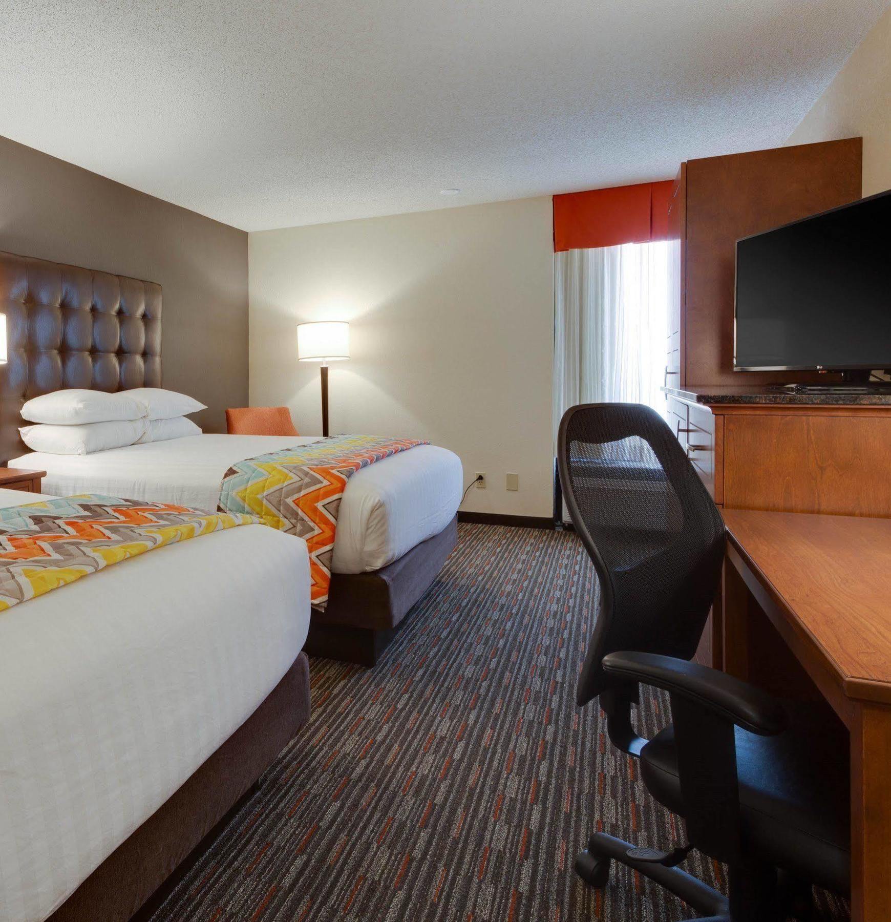 Drury Inn & Suites Columbia Stadium Boulevard Экстерьер фото