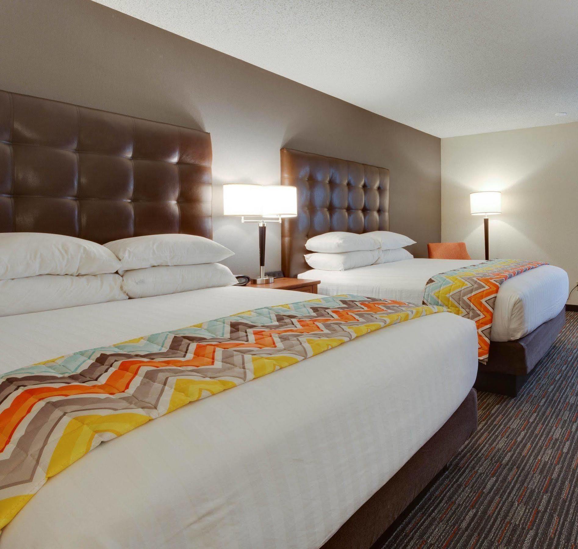 Drury Inn & Suites Columbia Stadium Boulevard Экстерьер фото